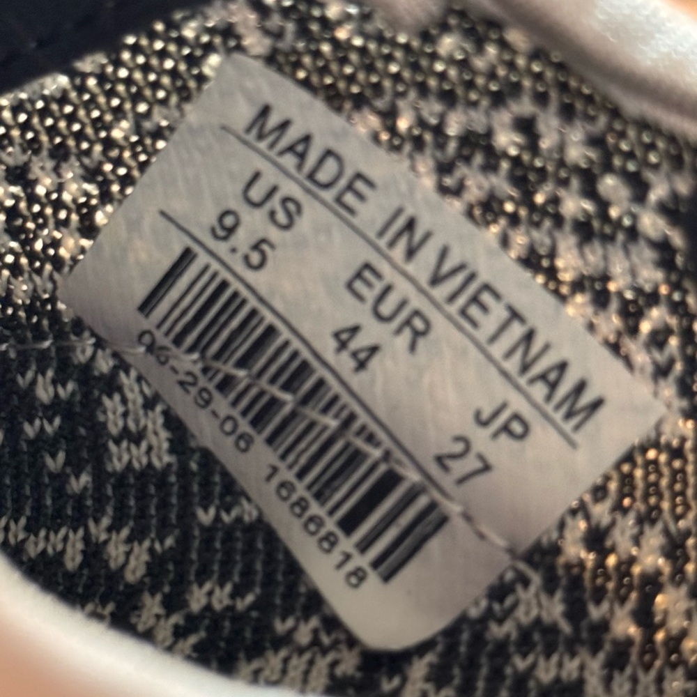Adidas Yeezy Boost 350 in the iconic "Turtle Dove" colorway. SIZE 9.5 - Picture 7 of 7